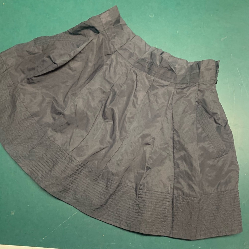 BEBE Pleated Mini Skirt; Lined with Pockets Charcoal ; skater EUC size 4/Small